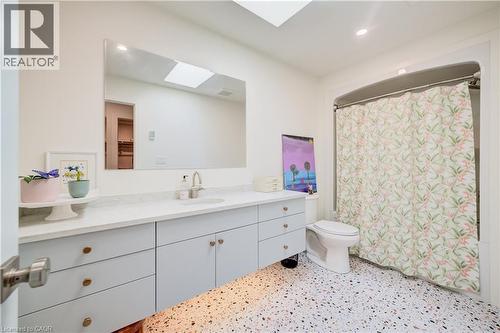 441 East Avenue, Kitchener, ON - Indoor Photo Showing Bathroom