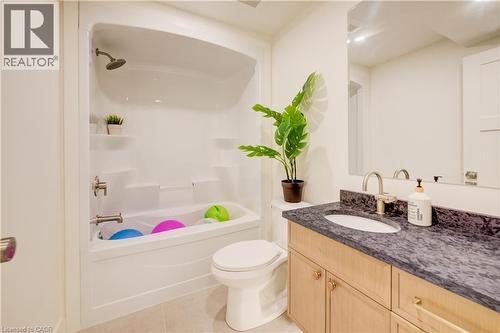 441 East Avenue, Kitchener, ON - Indoor Photo Showing Bathroom