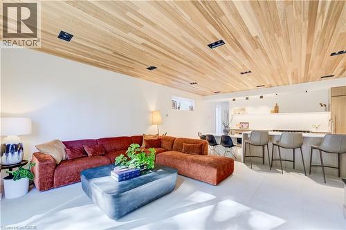 441 East Avenue, Kitchener, ON - Indoor Photo Showing Living Room