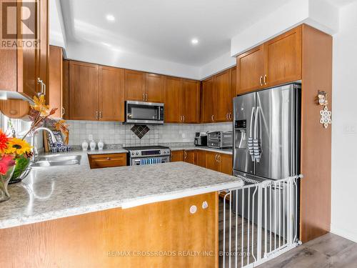 23 Worthview Drive S, Vaughan, ON - Indoor Photo Showing Kitchen With Stainless Steel Kitchen With Double Sink