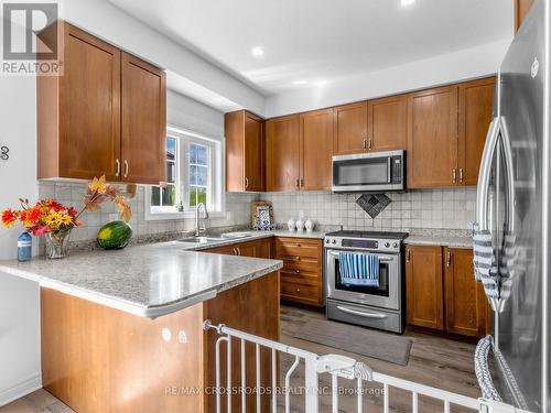 23 Worthview Drive S, Vaughan, ON - Indoor Photo Showing Kitchen With Stainless Steel Kitchen
