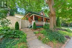 109 VICTORIA STREET  Hamilton, ON L9H 2C1