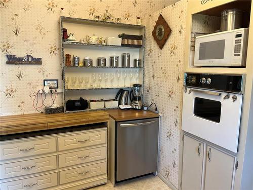 810 26Th Street, Brandon, MB - Indoor Photo Showing Kitchen