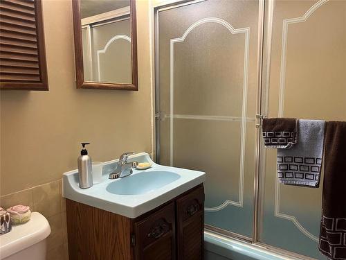 810 26Th Street, Brandon, MB - Indoor Photo Showing Bathroom