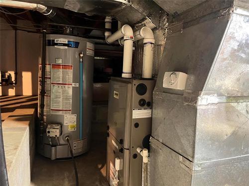 810 26Th Street, Brandon, MB - Indoor Photo Showing Basement