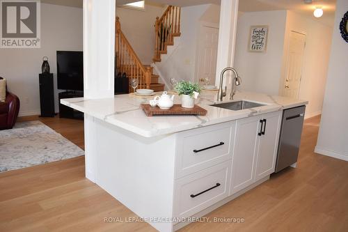 28 Lemon Grass Street, Kitchener, ON - Indoor Photo Showing Kitchen