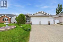 37 Ashmore Close Red Deer, AB T4R 2R7