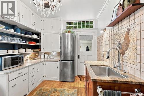 630 8Th Avenue N, Saskatoon, SK - Indoor Photo Showing Kitchen With Upgraded Kitchen