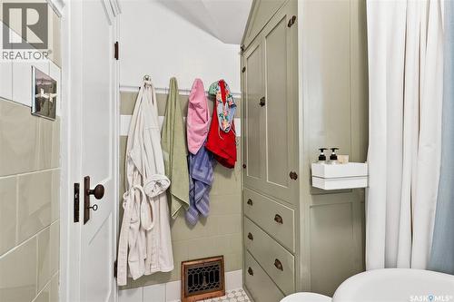 630 8Th Avenue N, Saskatoon, SK - Indoor Photo Showing Bathroom