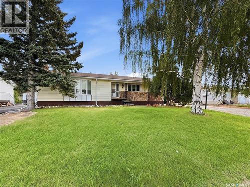 512 1St Street N, Cabri, SK - Outdoor