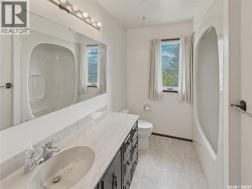 512 1St Street N, Cabri, SK - Indoor Photo Showing Bathroom