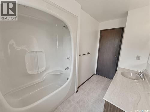 512 1St Street N, Cabri, SK - Indoor Photo Showing Bathroom