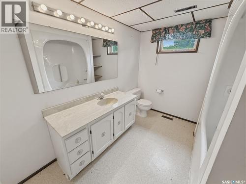 512 1St Street N, Cabri, SK - Indoor Photo Showing Bathroom