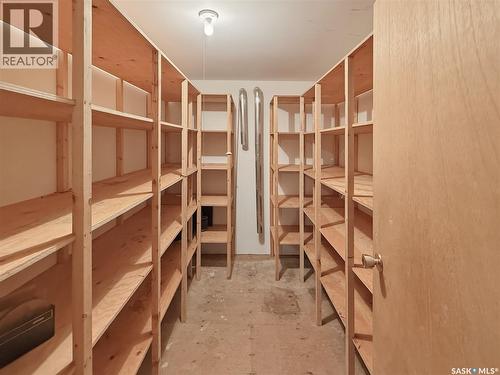 512 1St Street N, Cabri, SK - Indoor With Storage