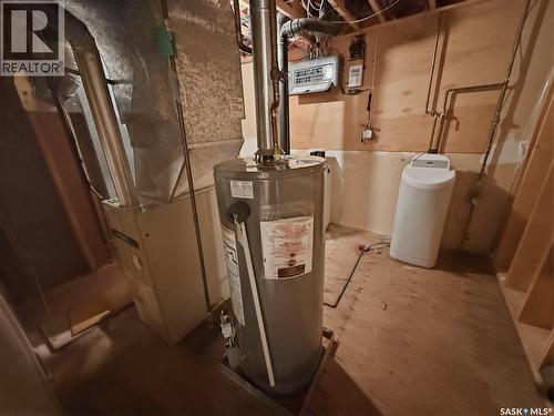 512 1St Street N, Cabri, SK - Indoor Photo Showing Basement