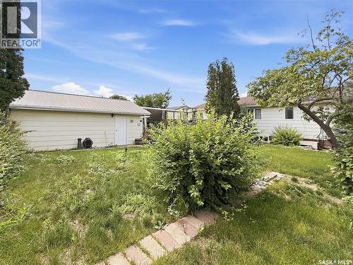 512 1St Street N, Cabri, SK - Outdoor