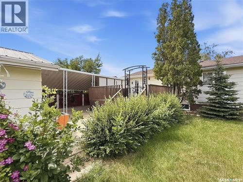 512 1St Street N, Cabri, SK - Outdoor