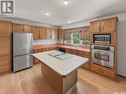 512 1St Street N, Cabri, SK - Indoor Photo Showing Kitchen