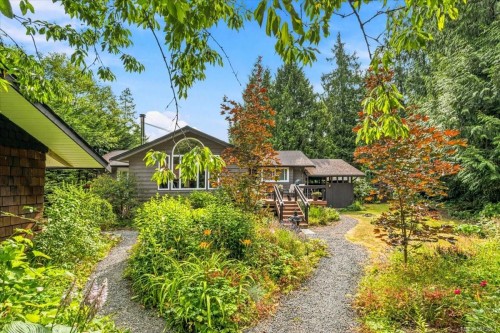 381 Dunsmuir Rd, Qualicum Beach, BC 