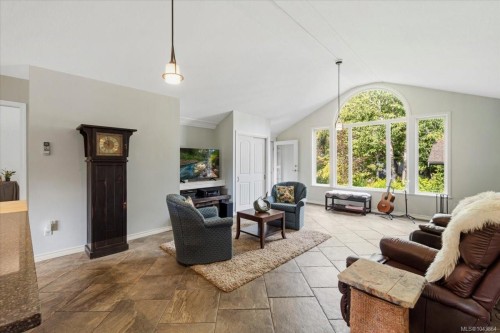 381 Dunsmuir Rd, Qualicum Beach, BC 