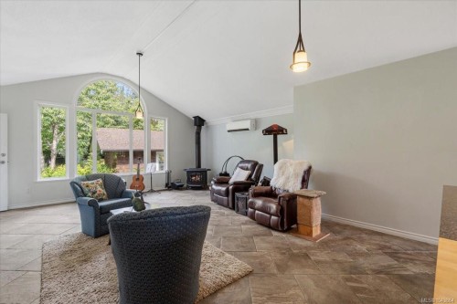 381 Dunsmuir Rd, Qualicum Beach, BC 
