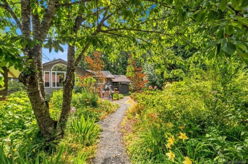 381 Dunsmuir Rd, Qualicum Beach, BC 