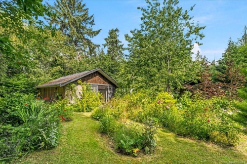 381 Dunsmuir Rd, Qualicum Beach, BC 