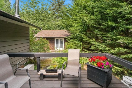 381 Dunsmuir Rd, Qualicum Beach, BC 