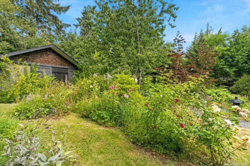 381 Dunsmuir Rd, Qualicum Beach, BC 