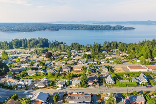 429 Davis Rd, Ladysmith, BC 