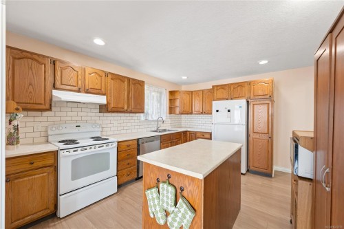 429 Davis Rd, Ladysmith, BC 