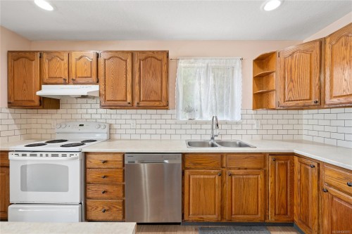 429 Davis Rd, Ladysmith, BC 