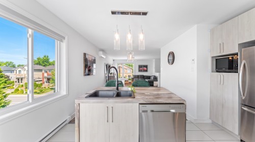 Cuisine - 9804 Rue Henri-Piché, Mirabel, QC - Indoor Photo Showing Kitchen With Double Sink