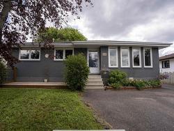 138 Iris Cres.  Thunder Bay, ON P7A 7Z9