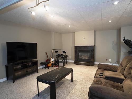 138 Iris Cres., Thunder Bay, ON - Indoor With Fireplace