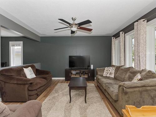 138 Iris Cres., Thunder Bay, ON - Indoor Photo Showing Living Room