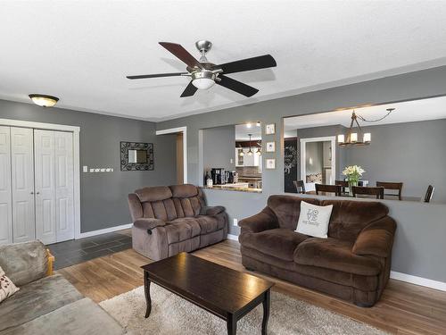 138 Iris Cres., Thunder Bay, ON - Indoor Photo Showing Living Room
