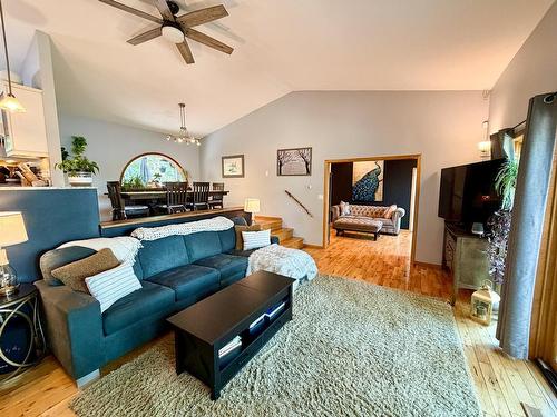 48 Sunset Trail, Kenora, ON - Indoor Photo Showing Living Room