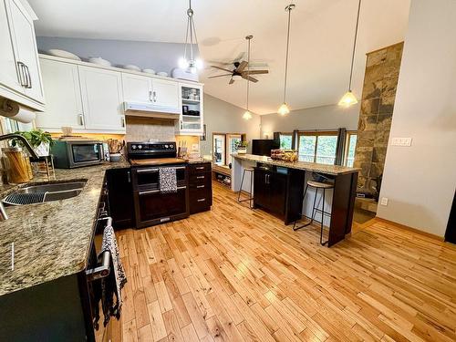 48 Sunset Trail, Kenora, ON - Indoor Photo Showing Kitchen With Double Sink