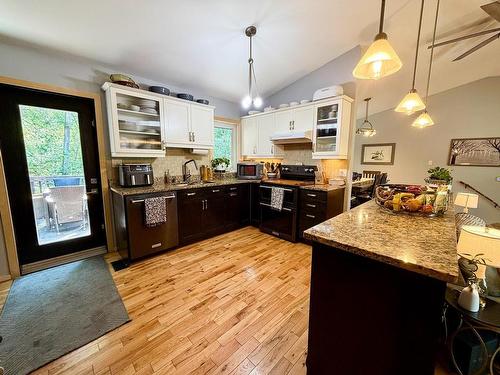 48 Sunset Trail, Kenora, ON - Indoor Photo Showing Kitchen