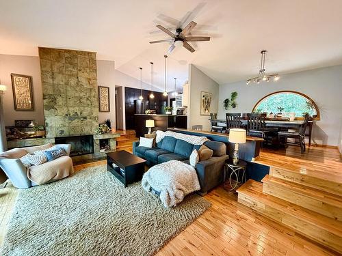 48 Sunset Trail, Kenora, ON - Indoor Photo Showing Living Room