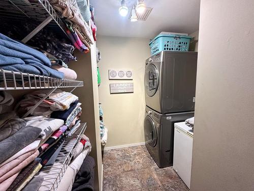 48 Sunset Trail, Kenora, ON - Indoor Photo Showing Laundry Room