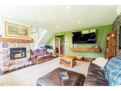 97 Garbutt Rd., O'Connor, ON - Indoor Photo Showing Living Room With Fireplace