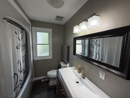 338 Dacre Street, Thunder Bay, ON - Indoor Photo Showing Bathroom