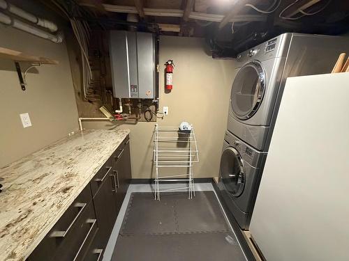 338 Dacre Street, Thunder Bay, ON - Indoor Photo Showing Laundry Room