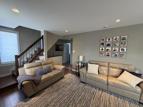 338 Dacre Street, Thunder Bay, ON - Indoor Photo Showing Living Room