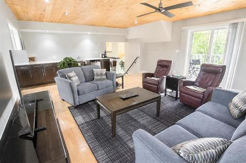 37 Awanipark Dr, Pinawa, MB - Indoor Photo Showing Living Room