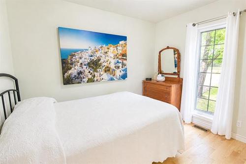 37 Awanipark Dr, Pinawa, MB - Indoor Photo Showing Bedroom