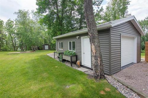 37 Awanipark Dr, Pinawa, MB - Outdoor