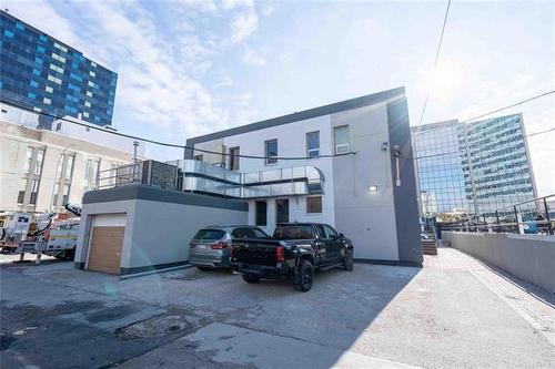 387 Broadway Ave, Winnipeg, MB 